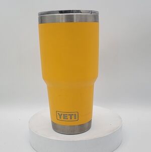 YETI Rambler 30 oz Stainless Steel Vacuum Insulated Tumbler w/MagSlider Lid
